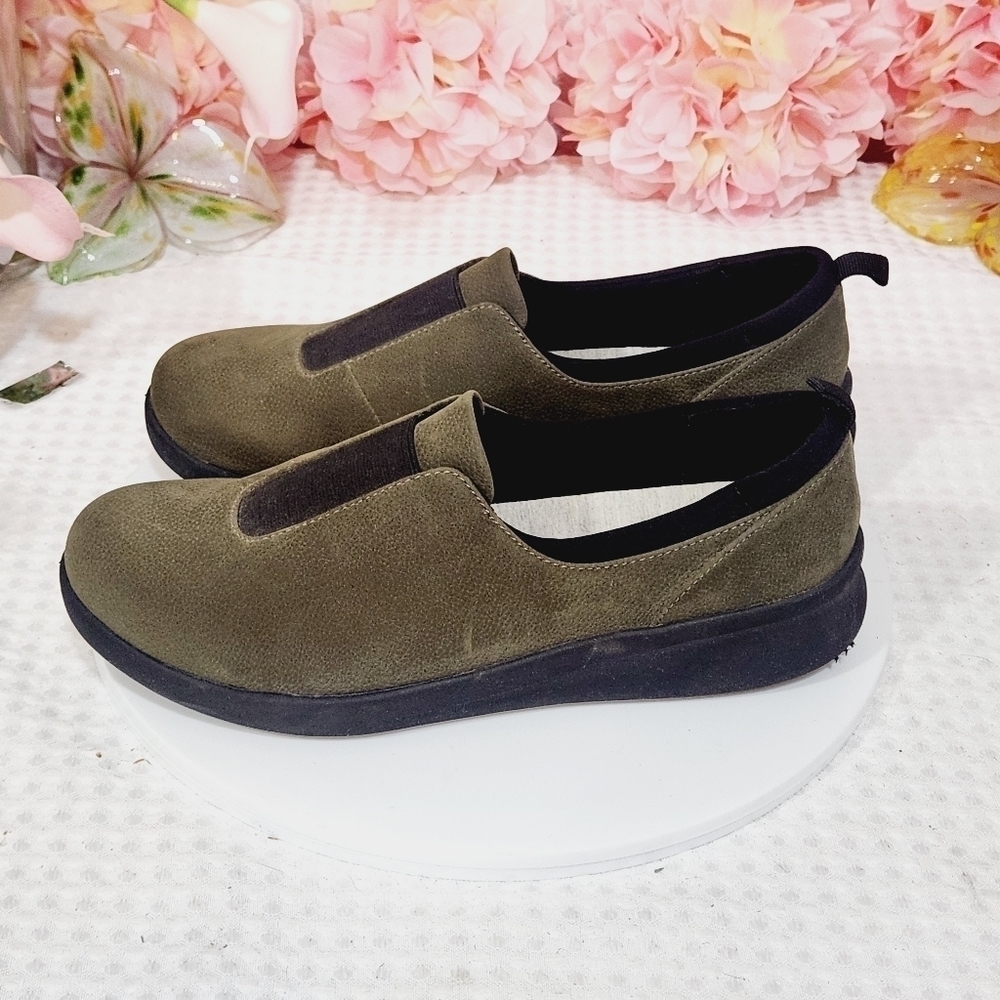 CLOUDSTEPPERS Sillian 2.0 Slip On Walking Olive Green Sneakers Sz 9.5M - Picture 2 of 9